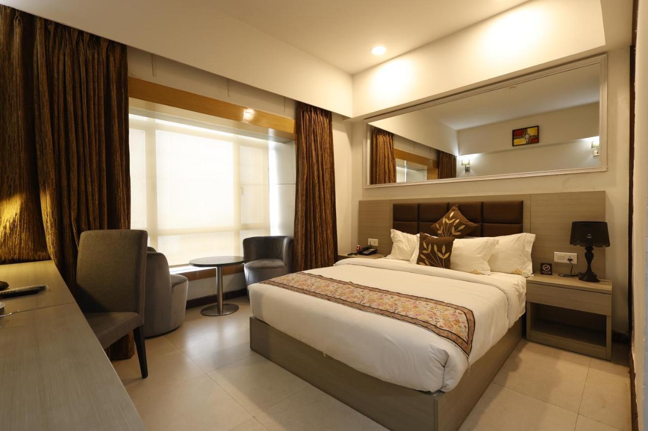 Aristocrat Hotel Calcutta  Esterno foto