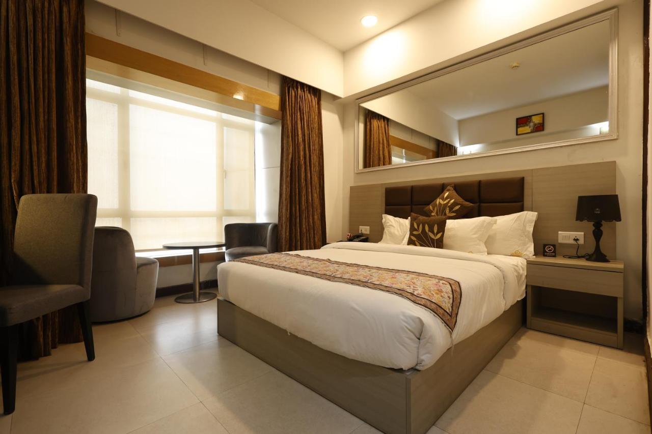 Aristocrat Hotel Calcutta  Esterno foto