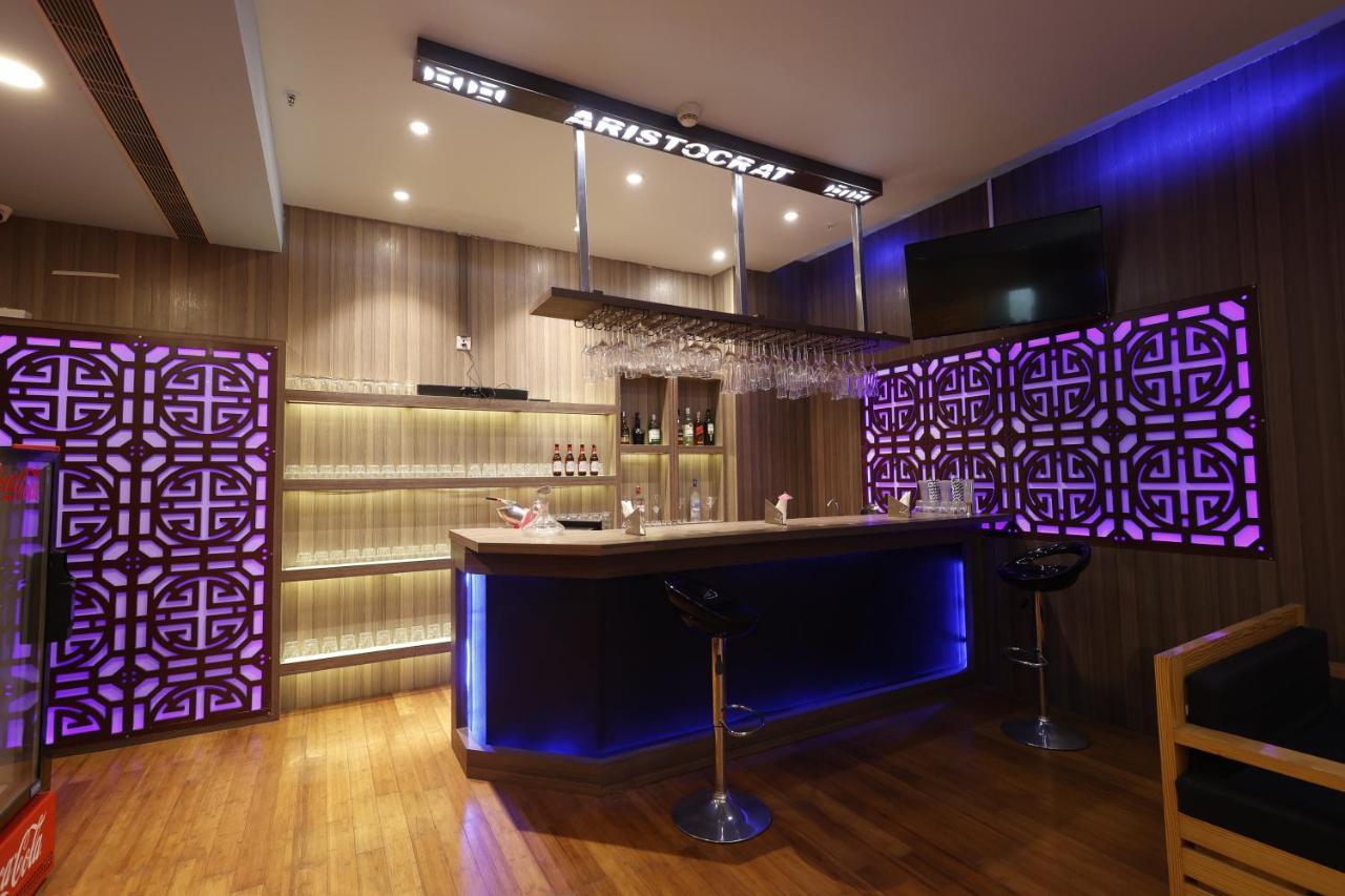 Aristocrat Hotel Calcutta  Esterno foto