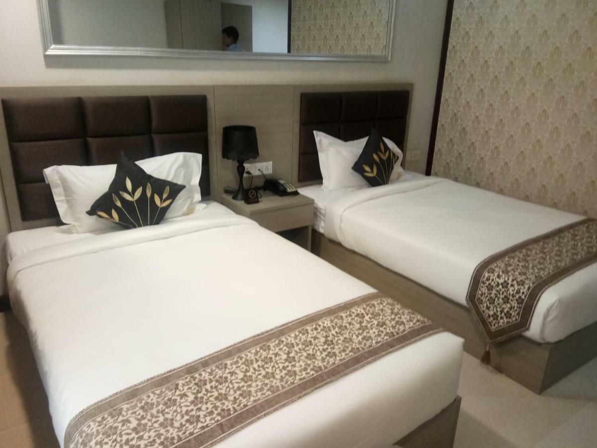 Aristocrat Hotel Calcutta  Esterno foto