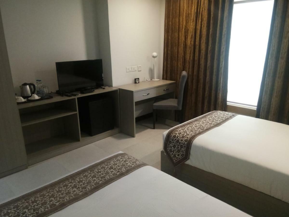 Aristocrat Hotel Calcutta  Esterno foto