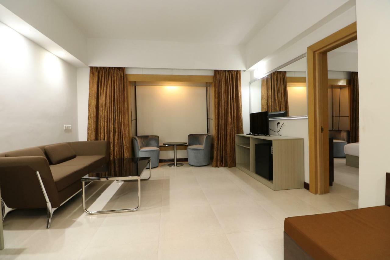 Aristocrat Hotel Calcutta  Esterno foto