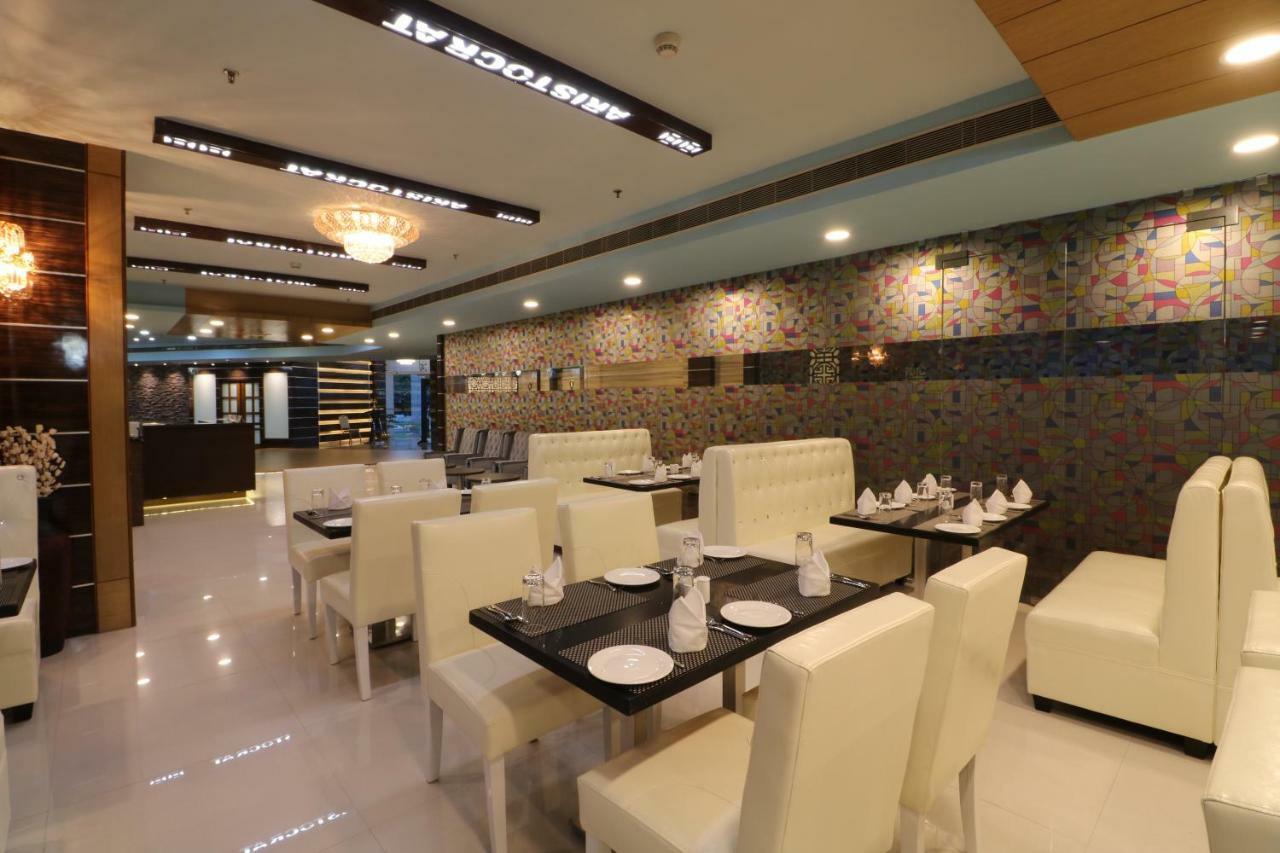 Aristocrat Hotel Calcutta  Esterno foto