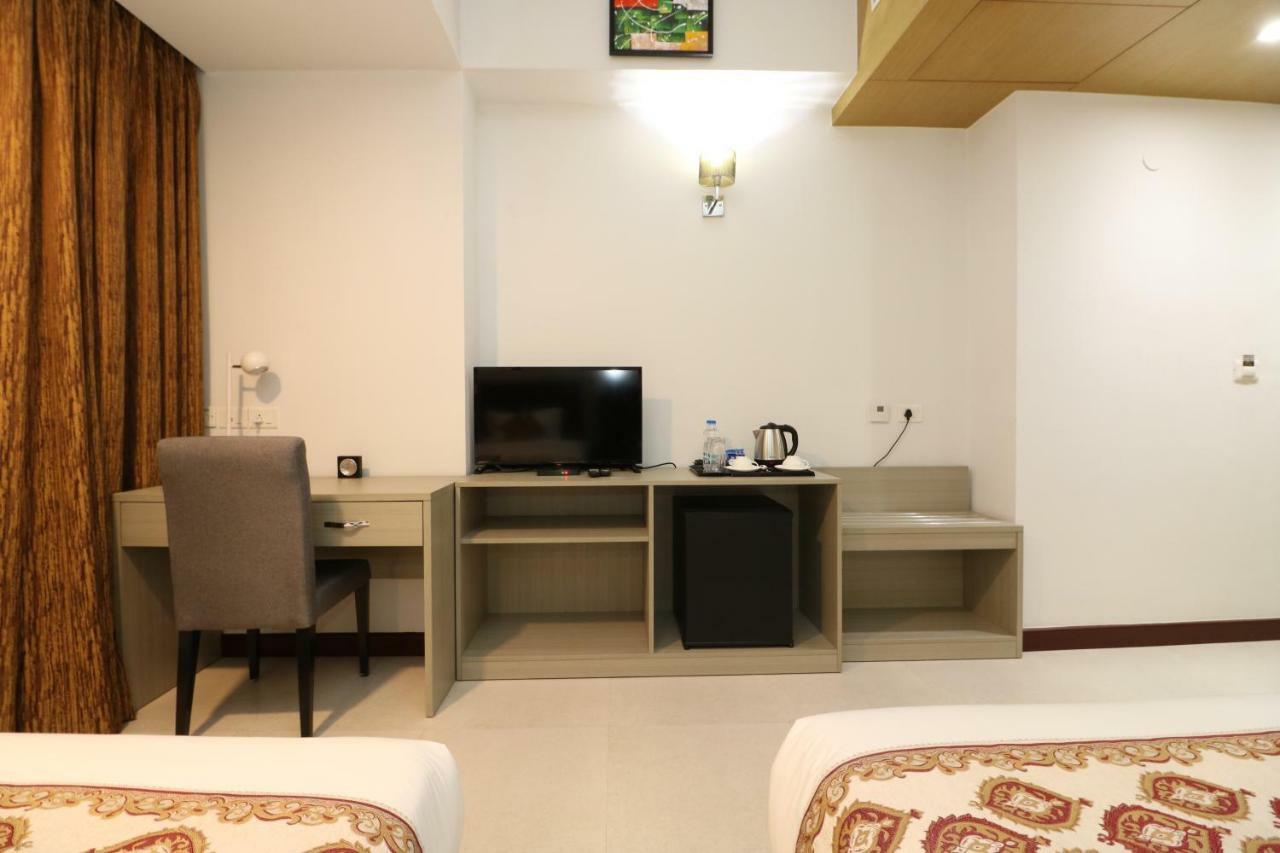 Aristocrat Hotel Calcutta  Esterno foto
