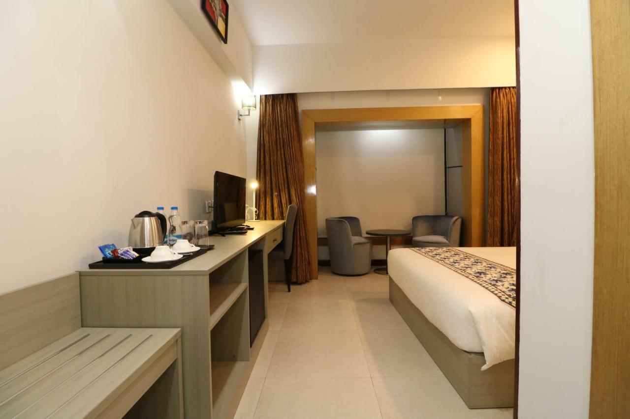 Aristocrat Hotel Calcutta  Esterno foto