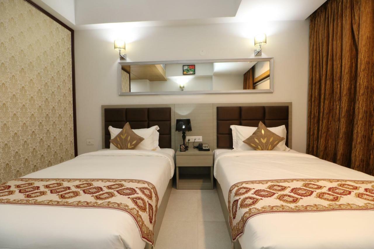 Aristocrat Hotel Calcutta  Esterno foto