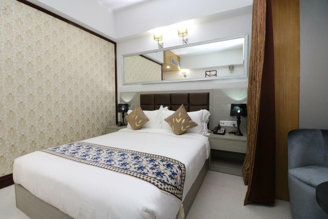 Aristocrat Hotel Calcutta  Esterno foto