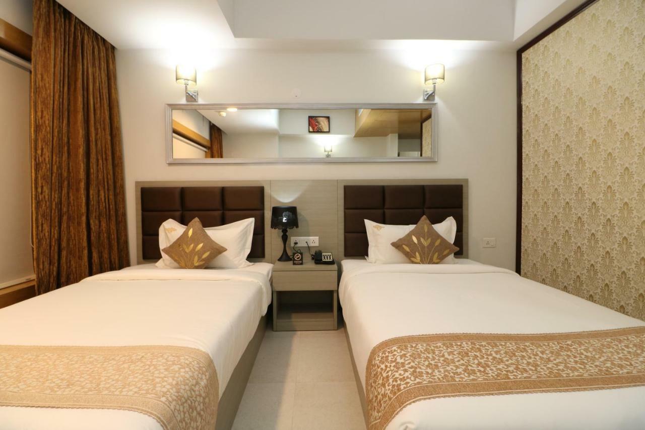 Aristocrat Hotel Calcutta  Esterno foto